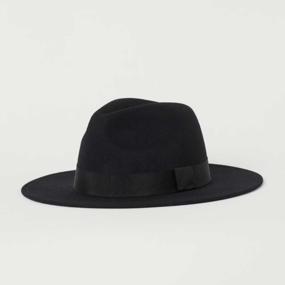 ⭐️H&M felted wool hat with band.